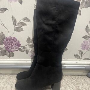 Chic Black Heeled Boots for Women